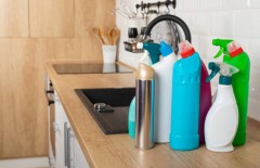 2-cara-terbaik-untuk-menyimpan-produk-dalam-kemasan-botol-plastik - Web design surabaya