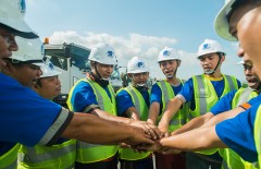 harindra-group-bersama-mark-design-menampilkan-website-perusahaan-yang-menawarkan-jasa-logistik-terminal-stevedoring-rental-alat-berat-gudang-jasa-pembuatan-web-surabaya-jasa-pembuatan-web-jasa-pembuatan-website-jasa-pembuatan-website-surabaya - Web design surabaya
