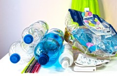 3-easy-creations-that-can-be-implemented-so-you-can-recycle-used-plastic-bottles-into-useful-objects - Web design surabaya