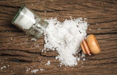 kesel-sariawan-nggak-sembuh-sembuh-diobatin-pakai-garam-industri-aja - Web design surabaya