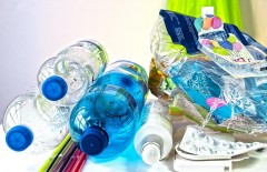 ide-kreatif-memanfaatkan-botol-plastik-bekas - Web design surabaya