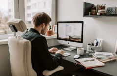 manfaat-berbisnis-menggunakan-website-atau-blog-jasa-pembuatan-web-surabaya-jasa-pembuatan-web-jasa-pembuatan-website-jasa-pembuatan-website-surabaya - Web design surabaya