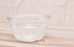 ramuan-air-hangat-dan-garam-industri-haluskan-telapak-tangan-anda - Web design surabaya