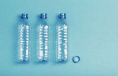 inovasi-hijau-di-dapur-manfaat-botol-plastik-untuk-penyimpanan-dan-organisasi - Web design surabaya