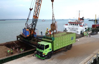 apa-kegunaan-truk-tronton-sewa-truk-tronton-harindra-surabaya - Web design surabaya