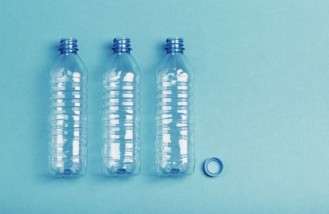 inovasi-hijau-di-dapur-manfaat-botol-plastik-untuk-penyimpanan-dan-organisasi - Web design surabaya