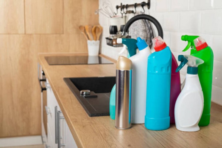 2-cara-terbaik-untuk-menyimpan-produk-dalam-kemasan-botol-plastik