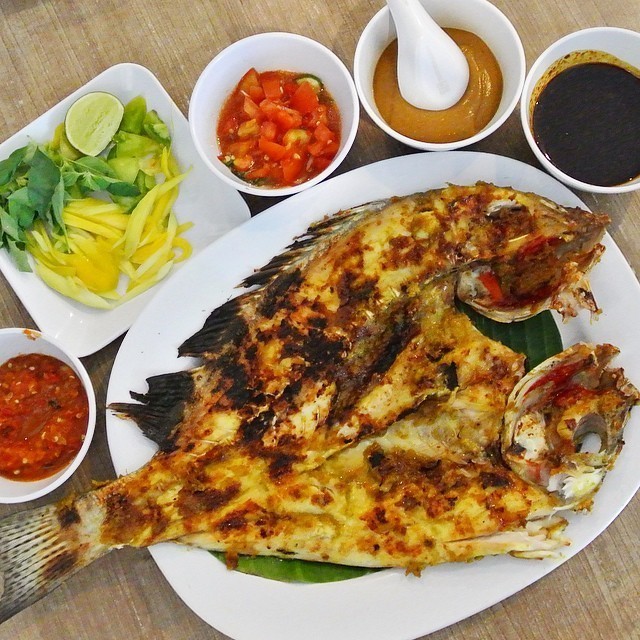 punya-citarasa-tak-biasa-inilah-keistimewaan-ikan-bakar-khas-makassar-menggunakan-garam-industri-sumatraco