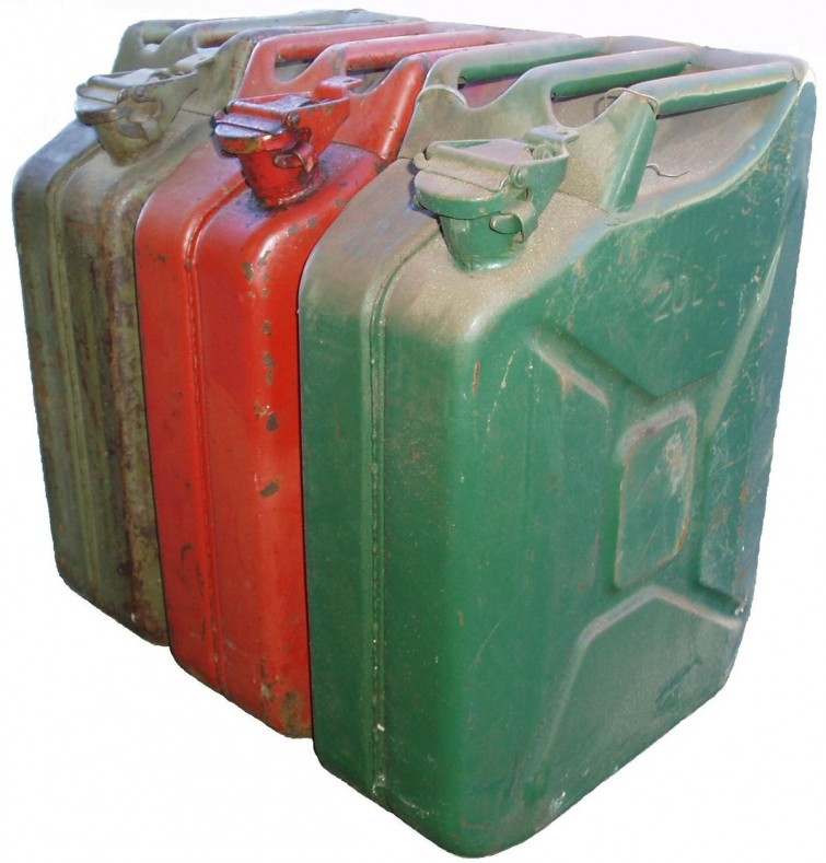 know-the-history-of-plastic-jerrycan-design