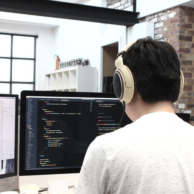 gunakan-jasa-pembuatan-web-untuk-membuat-bisnis-anda-dikenal-di-internet-jasa-pembuatan-web-surabaya-jasa-pembuatan-web-jasa-pembuatan-website-jasa-pembuatan-website-surabaya