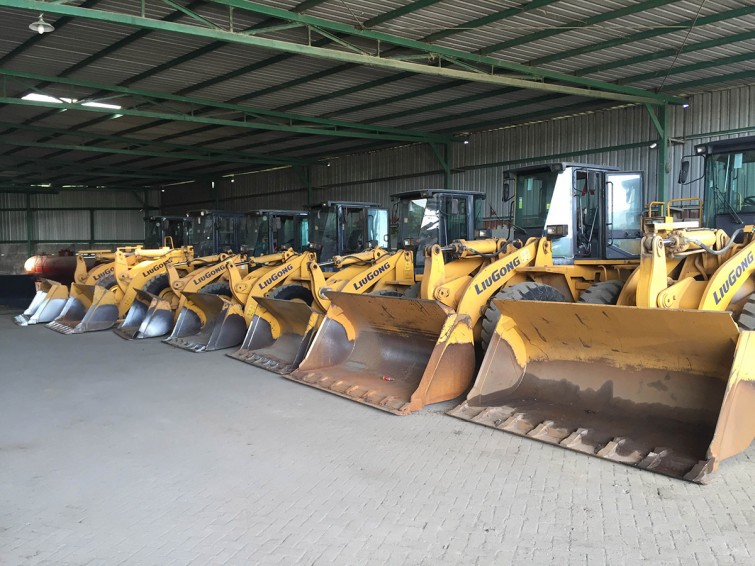 rent-the-latest-bulldozers-at-harindra-easy-solutions-for-your-construction