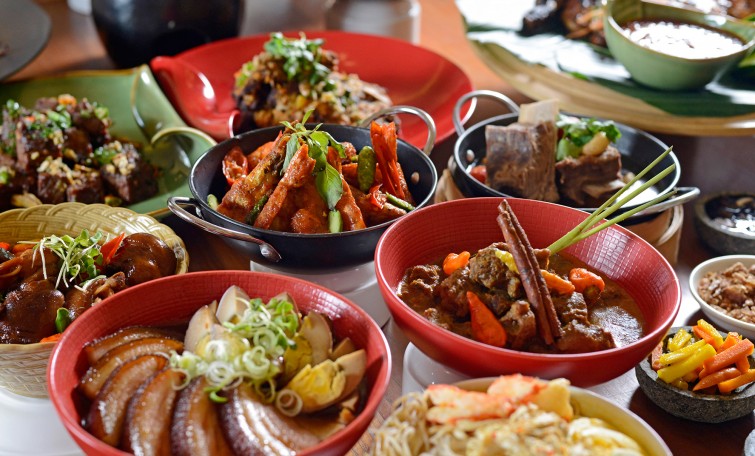 enjoying-indonesia-food-from-andrawina-bali-taken-by-chendra-cahyadi-and-mark-design-web-design-jakarta