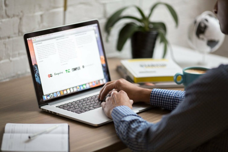 fitur-penting-untuk-website-profesional-jasa-pembuatan-web-surabaya-jasa-pembuatan-web-jasa-pembuatan-website-jasa-pembuatan-website-surabaya