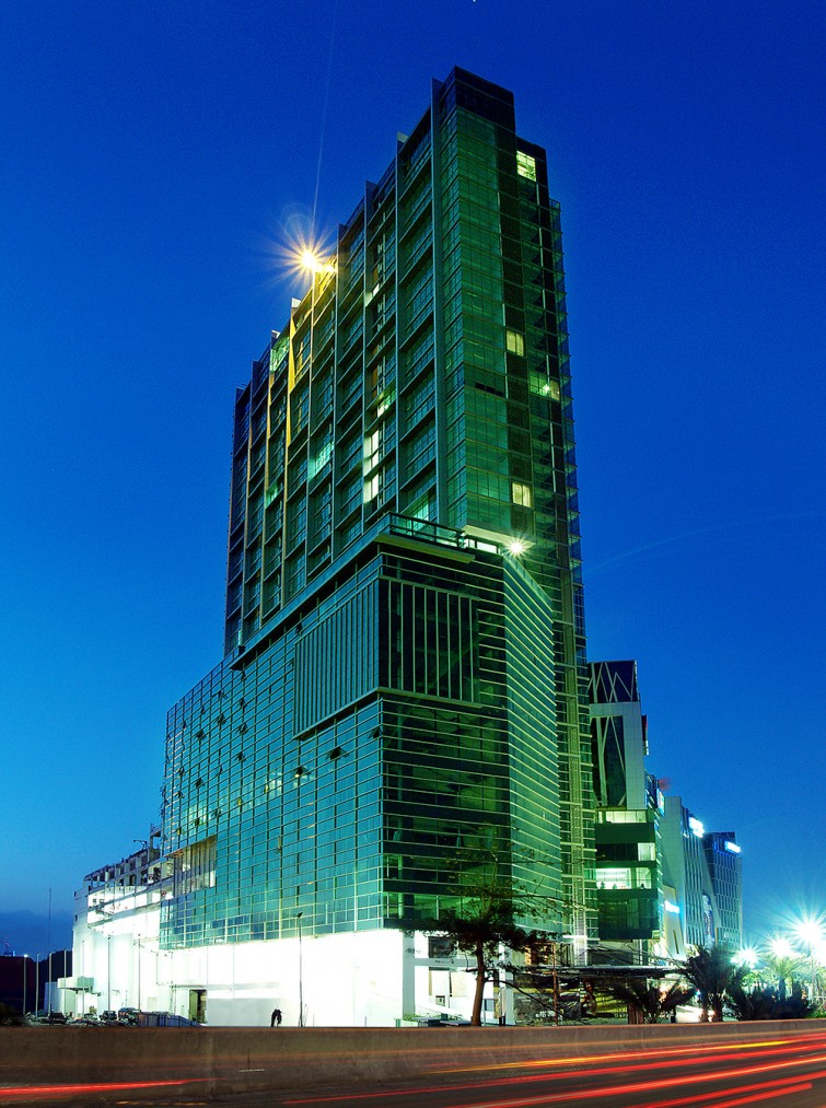 gemerlap-cahaya-city-of-tomorrow-dalam-architectural-photography-oleh-chendra-cahyadi-dan-mark-design-web-design-jakarta