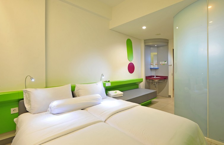 hotel-minimalis-yang-unik-di-hotel-haris-pop-oleh-chendra-cahyadi-dan-mark-design-web-design-jakarta