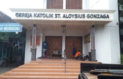 leter-timbul-3d-gereja-katolik-st-aloysius-gonzaga - Web design surabaya