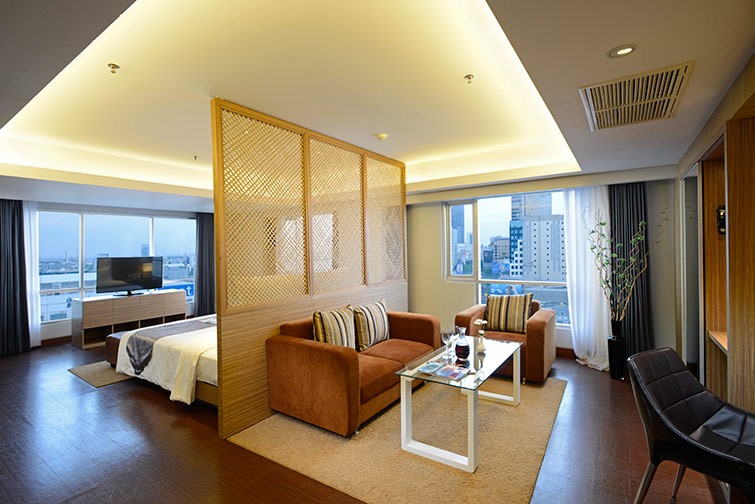 crown-prince-hotel-surabaya