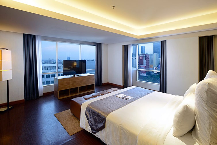 crown-prince-hotel-surabaya