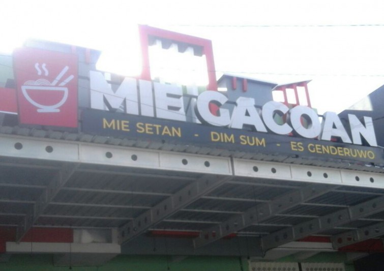 mie-gacoan-blitar-3d-letter-timbul-acrylic-with-led
