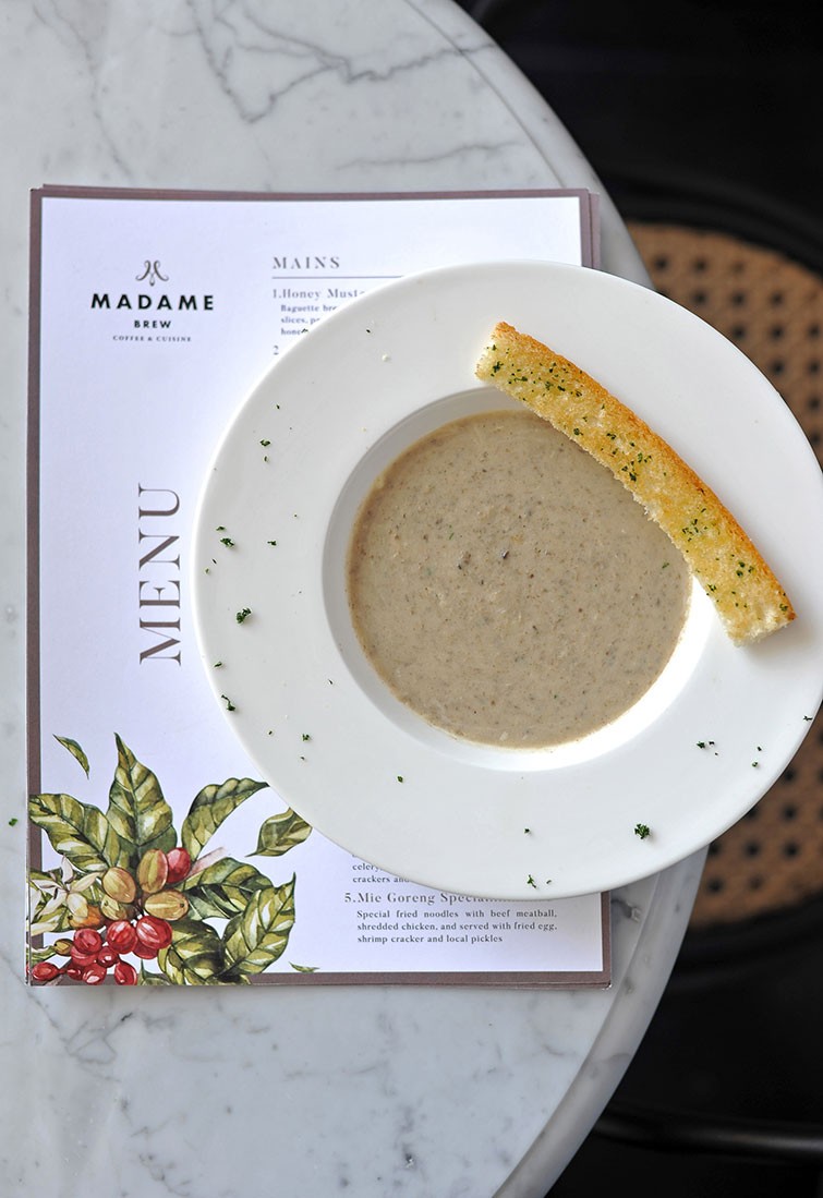 madame-brew-at-brava-suites-surabaya-food-photography-surabaya